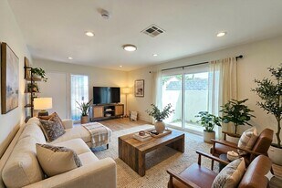 126 Casuda Canyon Dr, Unit D in Monterey Park, CA - Building Photo