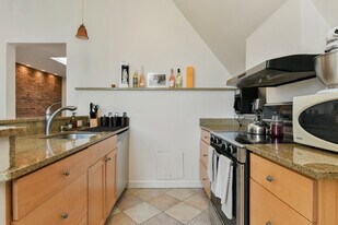 1774 Beacon St, Unit 6 in Brookline, MA - Building Photo