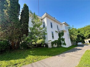 31 Washington St, Unit 1 in Auburn, NY - Building Photo - Building Photo