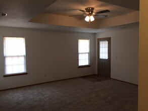 1006 N Missouri Dr in Ozark, MO - Building Photo - Building Photo