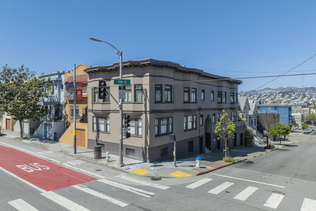 2501 19th St in San Francisco, CA - Building Photo