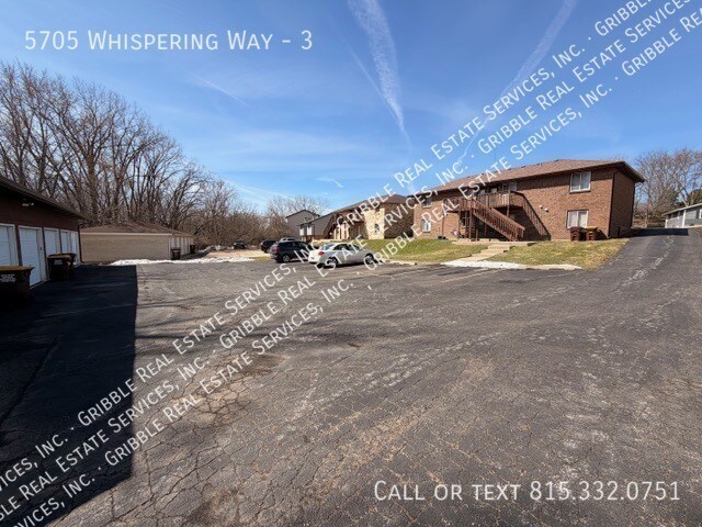 5705 Whispering Way in Loves Park, IL - Building Photo