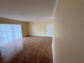 8011 W 6th Ave in Hialeah, FL - Building Photo - Building Photo