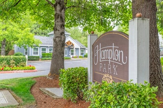 Hampton Park Apartments in Tigard, OR - Foto de edificio - Building Photo