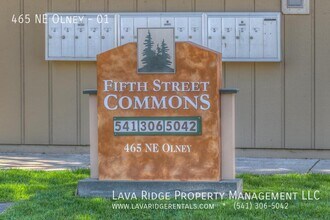 465 NE Olney Ave in Bend, OR - Foto de edificio - Building Photo
