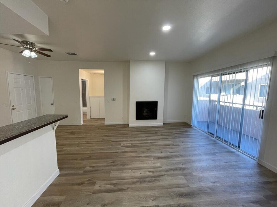 11459 Collins St in Los Angeles, CA - Building Photo