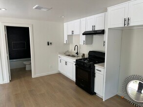 14649 Leadwell St in Los Angeles, CA - Building Photo - Building Photo