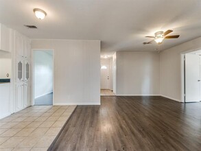 1417 Simpson Dr in Hurst, TX - Foto de edificio - Building Photo