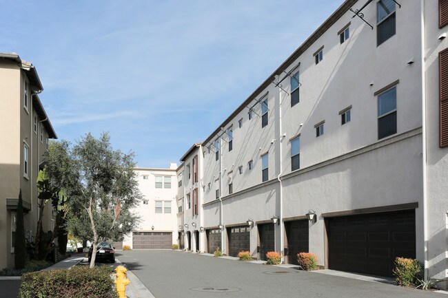 501-509 S Brea Blvd