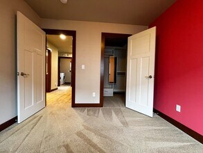 Bothell Cul-de-Sac Home ( in Bothell, WA - Building Photo - Building Photo