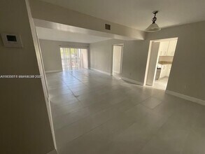 731 N Pine Island Rd in Plantation, FL - Building Photo - Building Photo