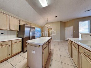 1432 Springaire Ln in Lewisville, TX - Foto de edificio - Building Photo