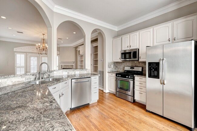 property at 3318 W Dallas St