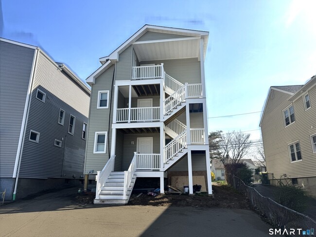 105 Churchill St in Fairfield, CT - Foto de edificio - Building Photo