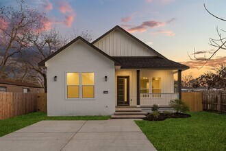 615 Lettie St in Richmond, TX - Building Photo - Building Photo