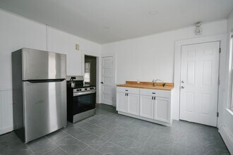 22 Kelley St in Bristol, CT - Building Photo - Building Photo