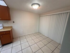 11604 SW 124th Ct in Miami, FL - Foto de edificio - Building Photo