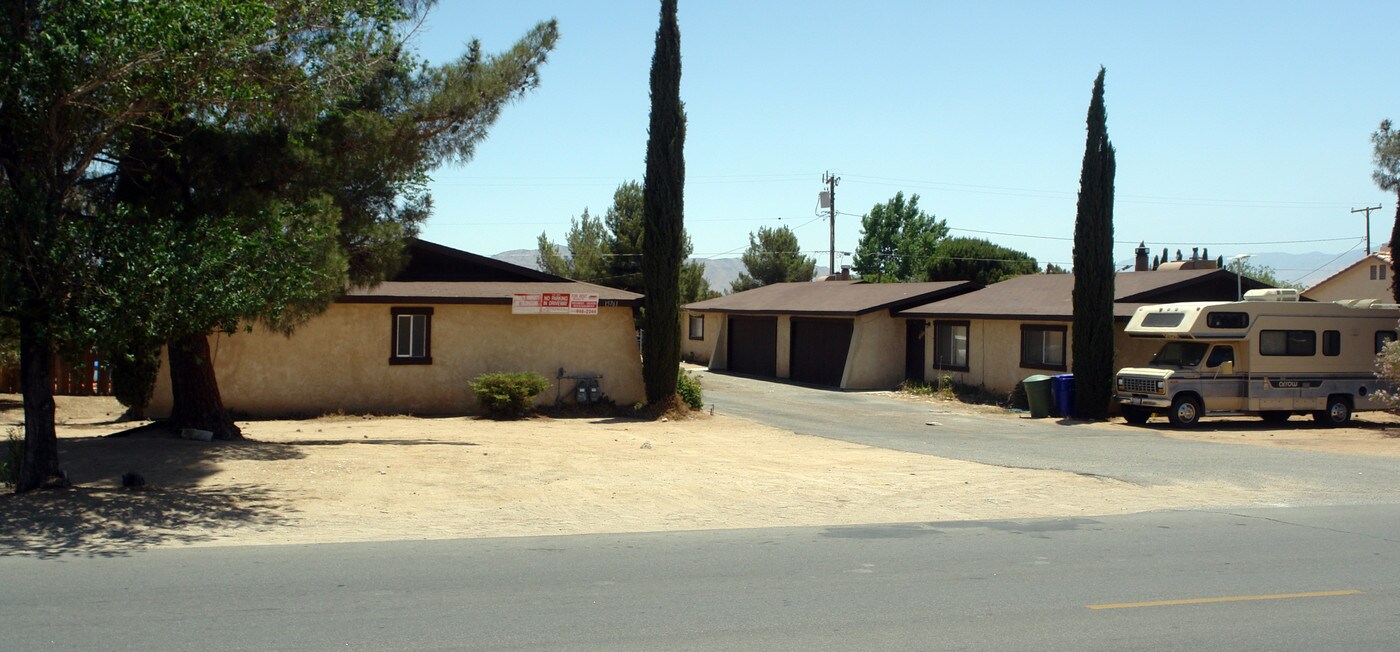 15761 Rancherias Rd in Apple Valley, CA - Building Photo