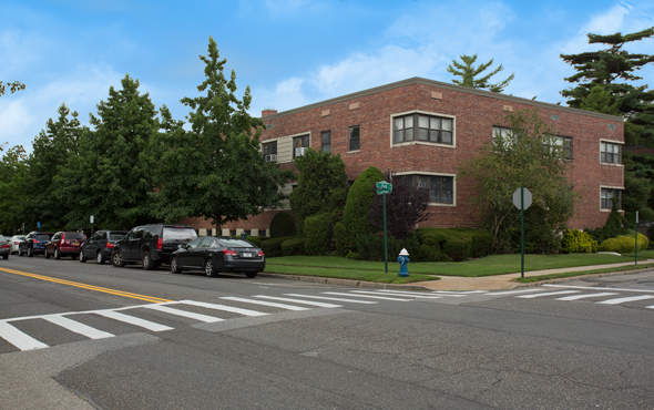Fairfield Cedarhurst Court in Cedarhurst, NY - Foto de edificio - Building Photo