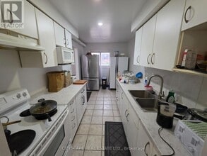 63 Wiggens Ct in Toronto, ON - Building Photo - Building Photo