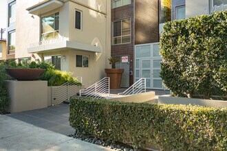 Legendary Place in Los Angeles, CA - Foto de edificio - Building Photo