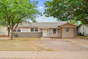 2612 E Auburn St in Lubbock, TX - Building Photo