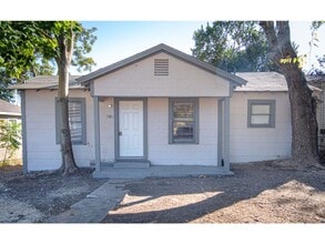 2242 Burnet St in San Antonio, TX - Building Photo - Building Photo