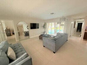 7180 SW 11th St in Pembroke Pines, FL - Building Photo - Building Photo