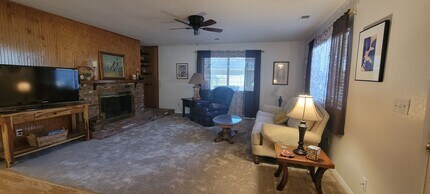 1889 Del Mar Ave in Redding, CA - Building Photo - Building Photo