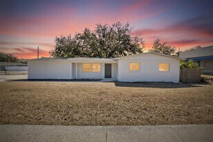 311 NE 5th St in Mulberry, FL - Building Photo