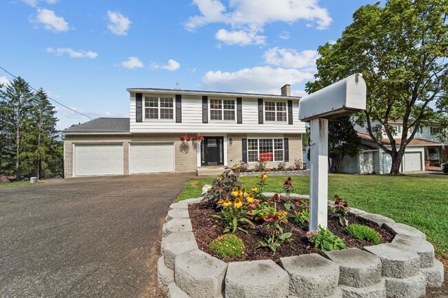 property at 4805 Marshall Dr E
