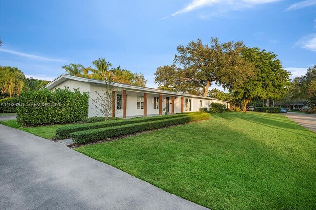 5835 SW 100th Terrace in Miami, FL - Building Photo - Building Photo