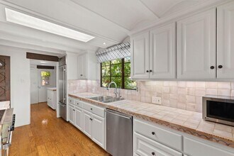 1111 Hamilton Ave in Palo Alto, CA - Building Photo - Building Photo