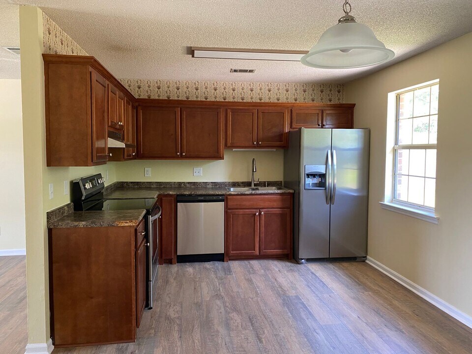 825 Kiln Ln in Hinesville, GA - Building Photo