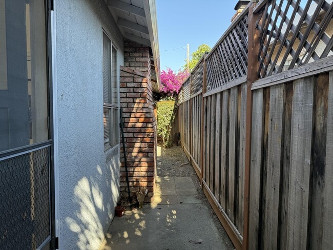 583 Tahoe Terrace in Mountain View, CA - Building Photo - Building Photo