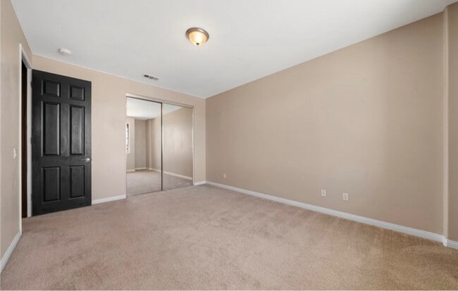 14584 Sleepy Creek Dr in Corona, CA - Foto de edificio - Building Photo