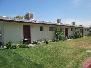 342-352 S Blackstone St in Tulare, CA - Foto de edificio - Building Photo