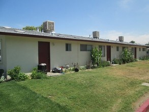 342-352 S Blackstone St in Tulare, CA - Building Photo - Building Photo