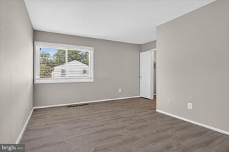 402 Reneau Way in Herndon, VA - Building Photo - Building Photo