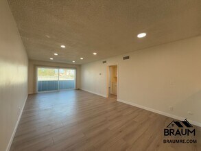 6041 Whitsett Ave in Los Angeles, CA - Building Photo - Building Photo