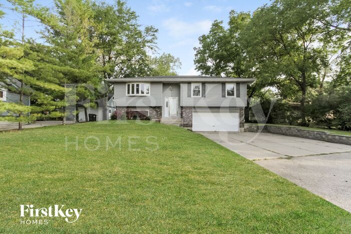 325 Ramble Rd in Lake In The Hills, IL - Building Photo
