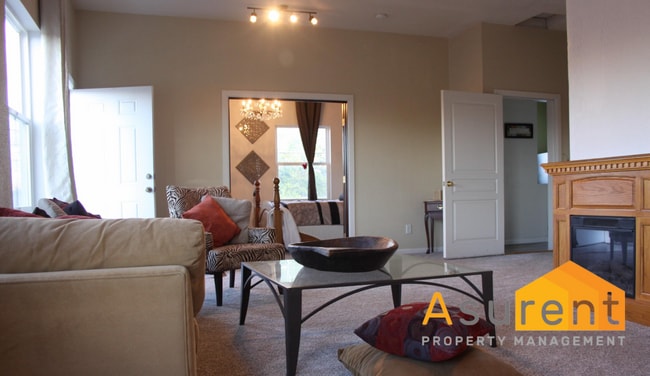 property at 1079 E Main St