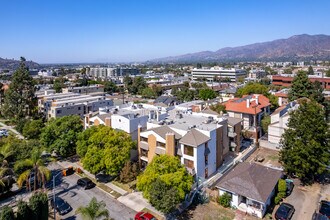 413 Hawthorne St in Glendale, CA - Building Photo - Building Photo