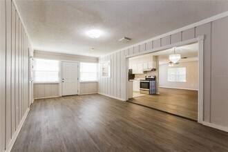 705 Woodlawn Dr in Winter Springs, FL - Foto de edificio - Building Photo