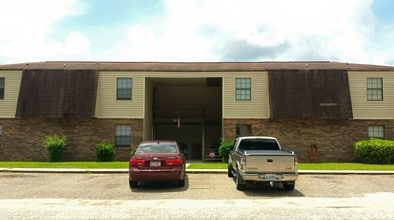 Rolling Meadows Apartments in Ozark, AL - Building Photo - Building Photo