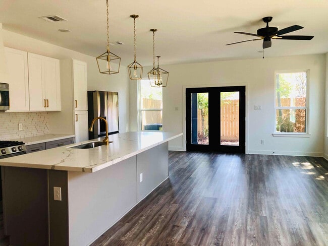 5813 England St, Unit #A in Houston, TX - Building Photo - Building Photo