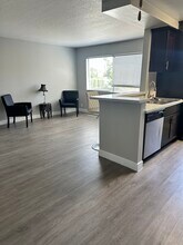 Chateau W6600 Apartment Homes in Van Nuys, CA - Foto de edificio - Building Photo