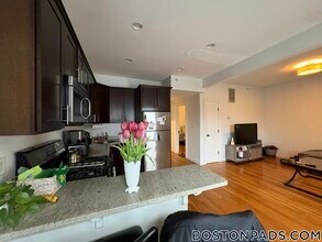 23 Washburn St, Unit 3 in Boston, MA - Foto de edificio - Building Photo