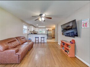 70 Concord Crescent in Newport News, VA - Building Photo - Building Photo