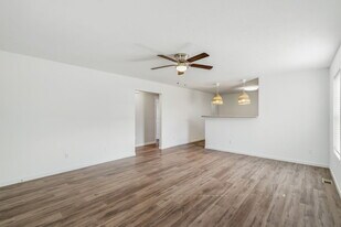 2100 Paris Rd in Knoxville, TN - Building Photo